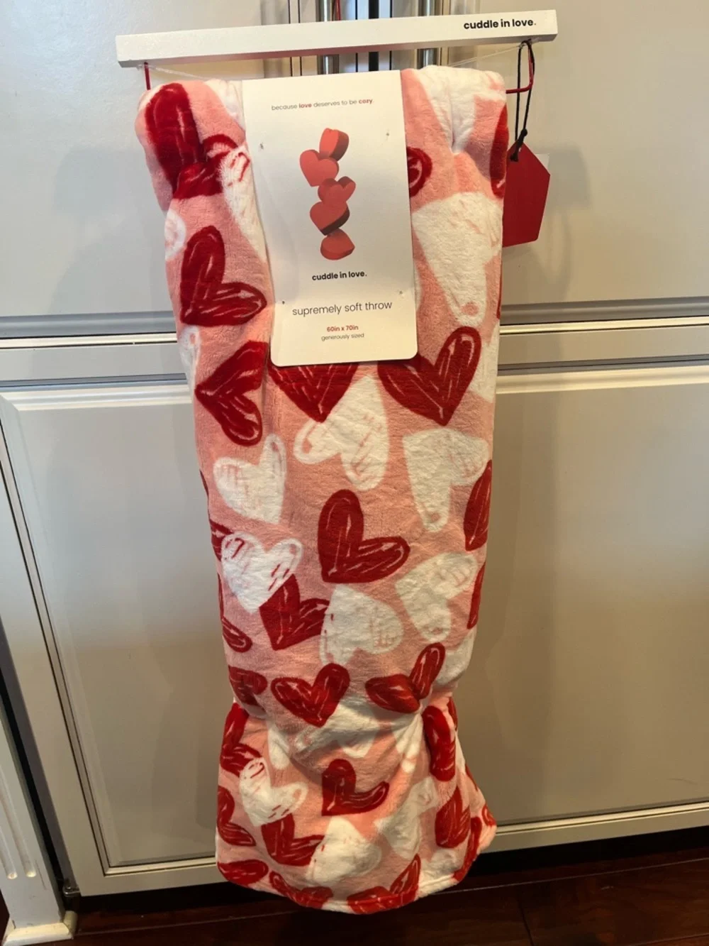 Cuddlie In Love Supremely Soft Heart Throw - Pink & Red Valentines